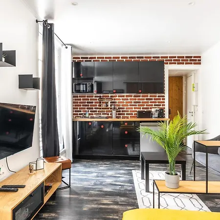 Apartment Design Near Metro And Eiffel Tower