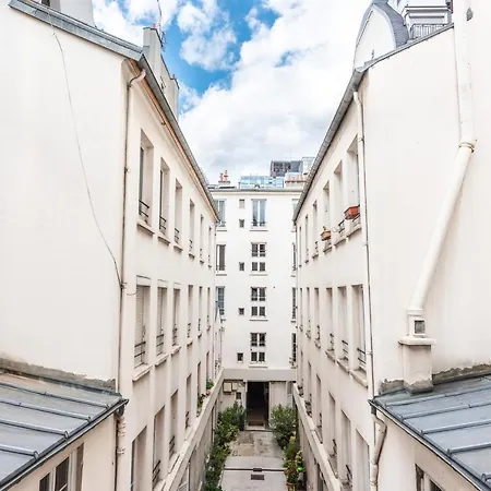 Design Near Metro And Eiffel Tower Apartment *