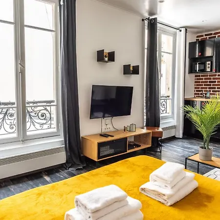 Design Near Metro And Eiffel Tower Apartment